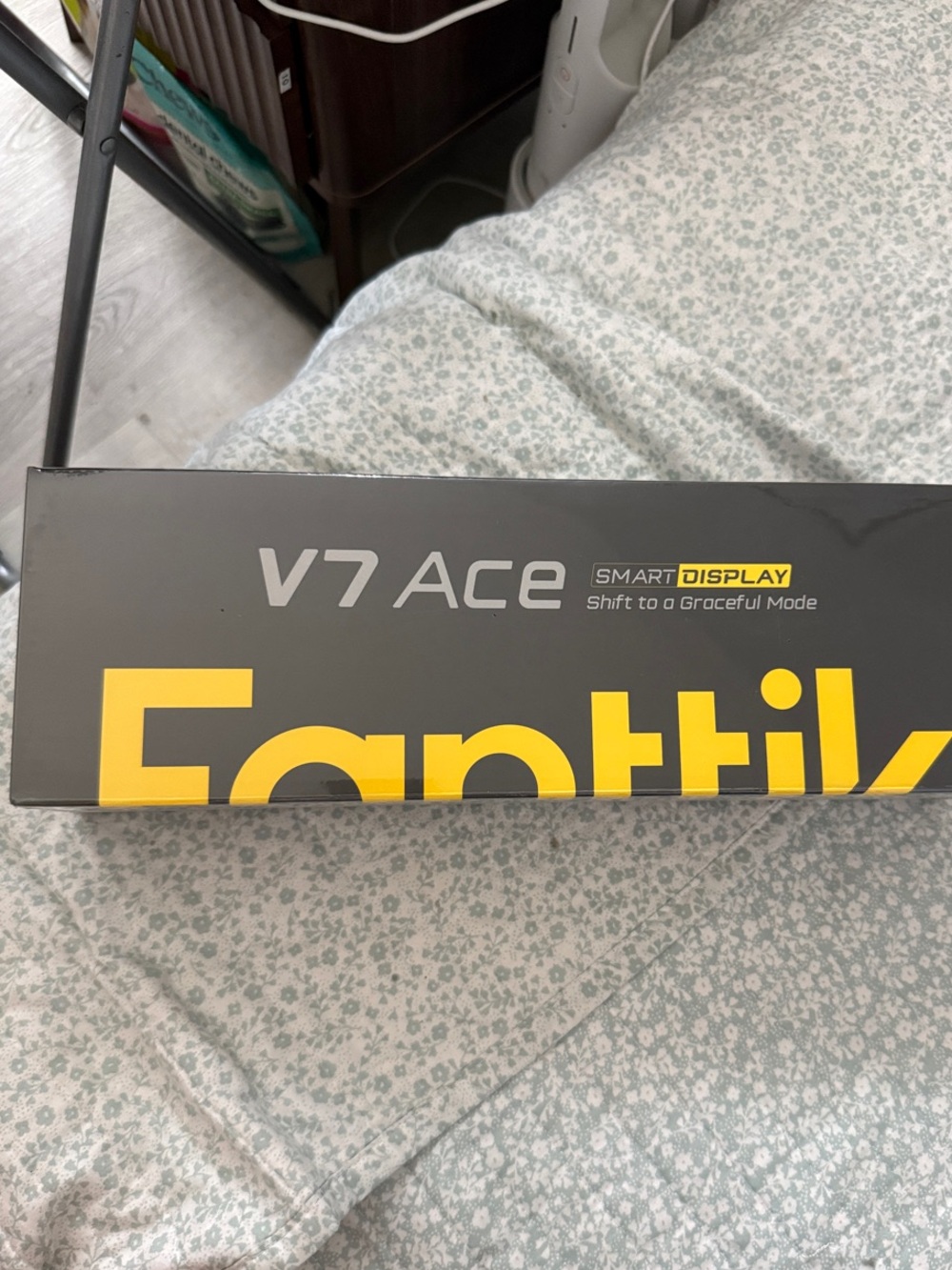 V7 Ace VR Display – Black & Yellow